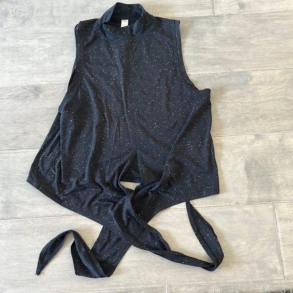 Lululemon time to restore mock neck tank size 2 black with white specks pattern